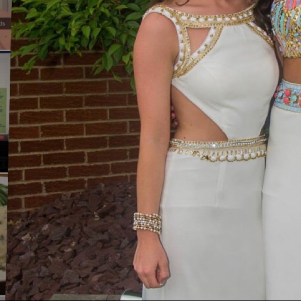 WHITE PROM DRESS SIZE 0 minor alterations